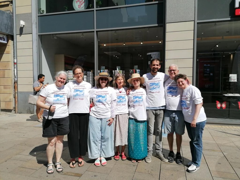 Kuscheln Hessen achtsame Berührung Haltetherapie